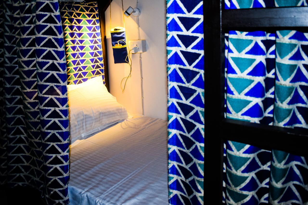 Roots Hostel Yeni Delhi Dış mekan fotoğraf