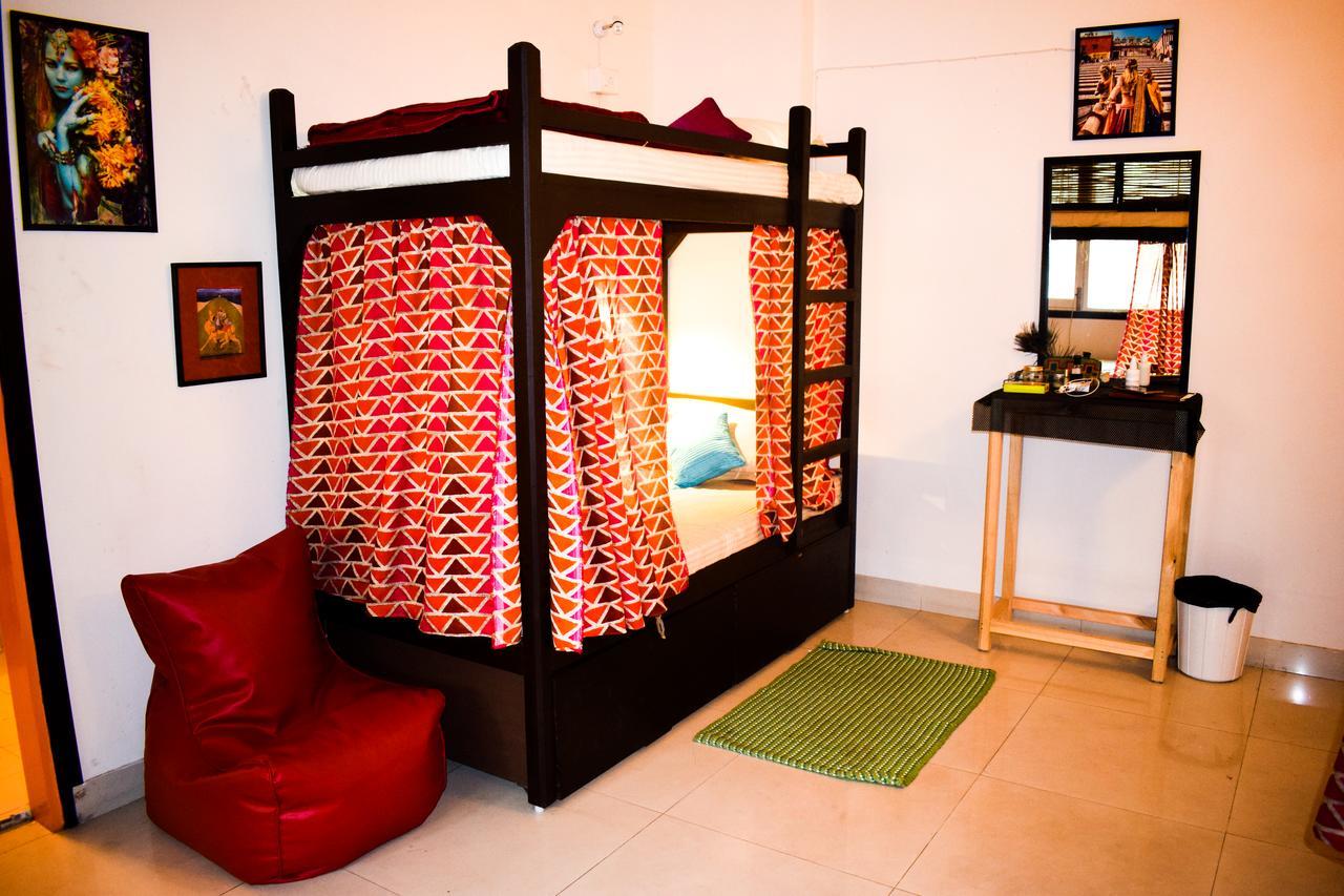 Roots Hostel Yeni Delhi Dış mekan fotoğraf