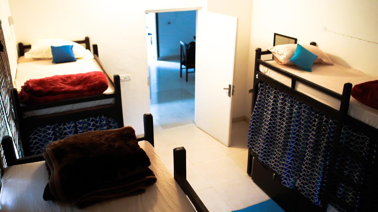 Roots Hostel Yeni Delhi Dış mekan fotoğraf