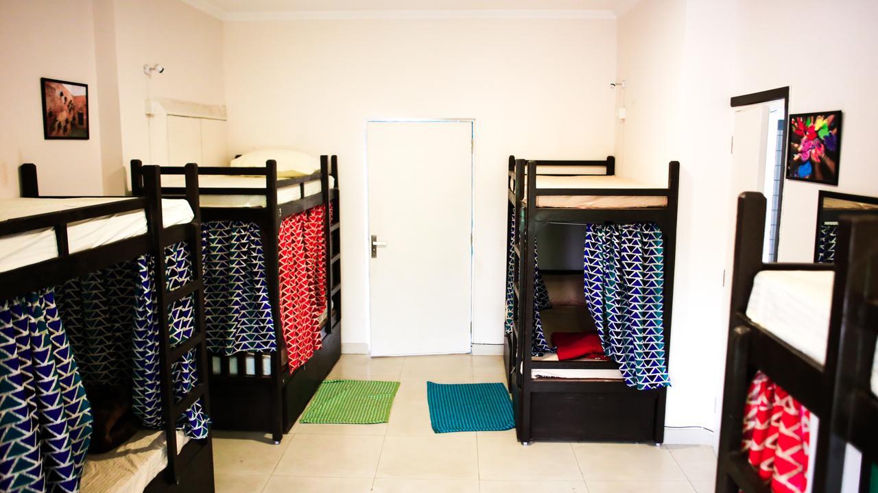Roots Hostel Yeni Delhi Dış mekan fotoğraf