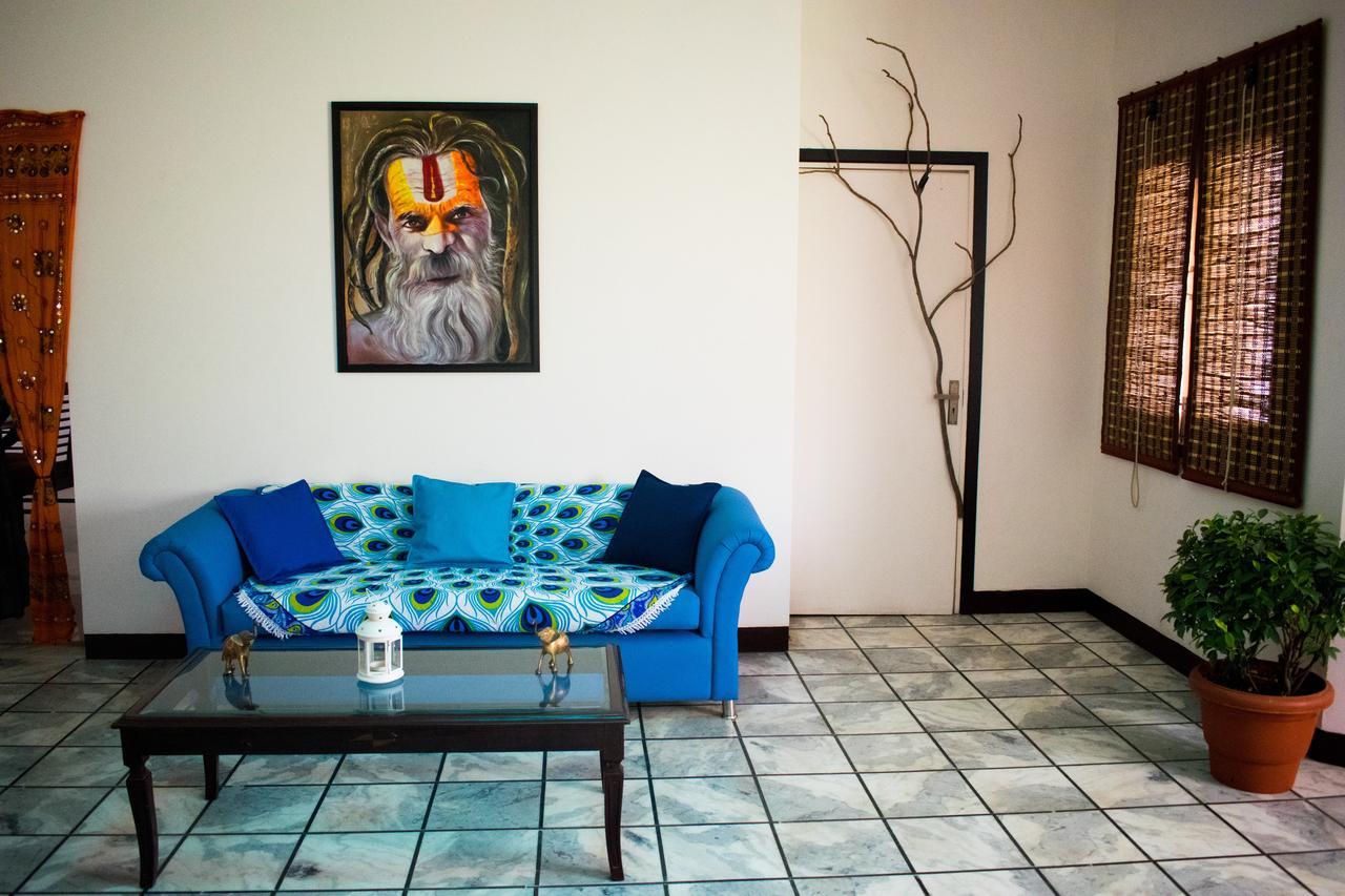 Roots Hostel Yeni Delhi Dış mekan fotoğraf