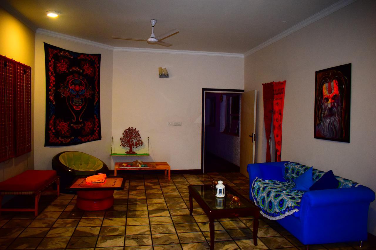 Roots Hostel Yeni Delhi Dış mekan fotoğraf
