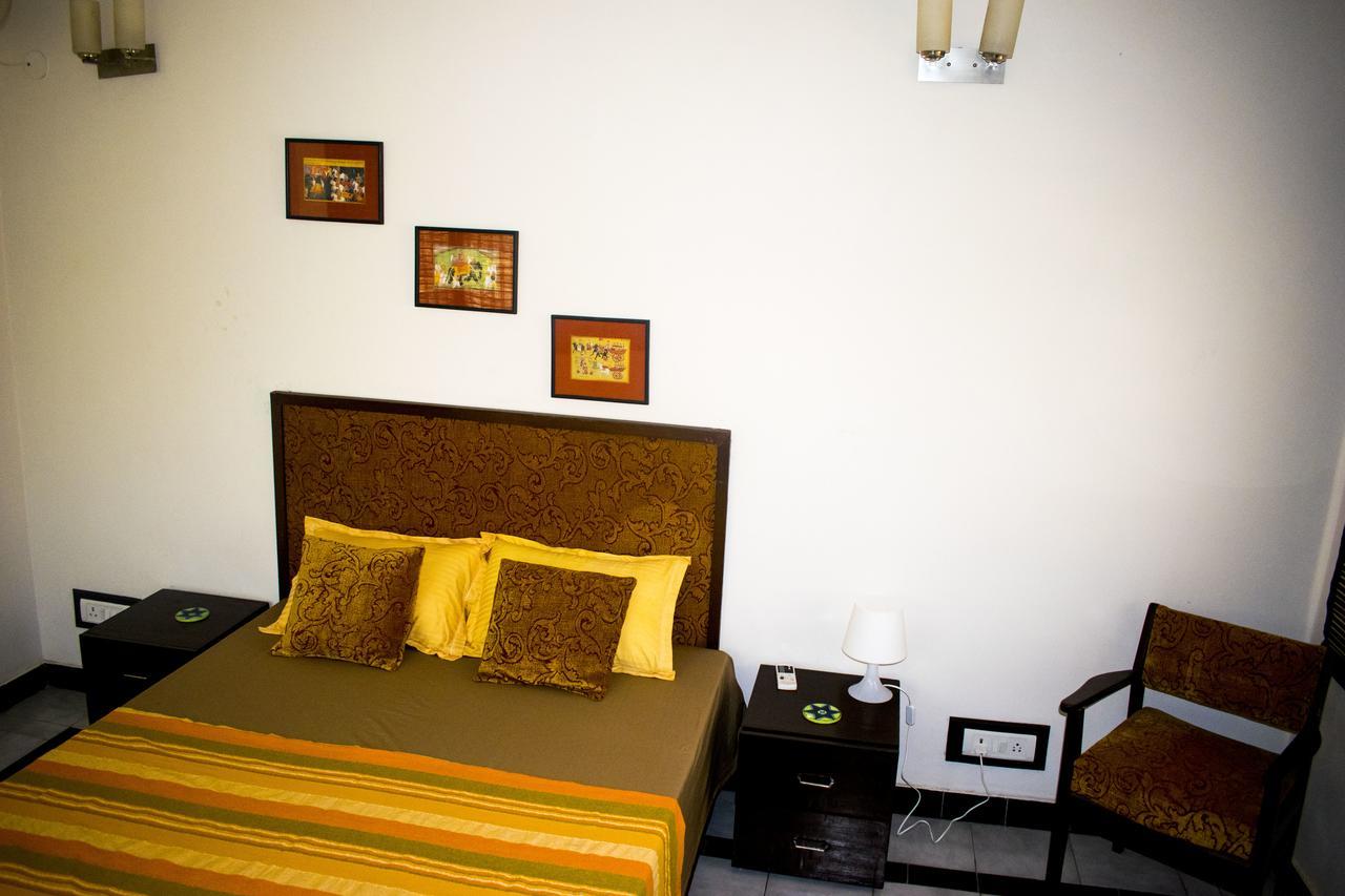 Roots Hostel Yeni Delhi Dış mekan fotoğraf