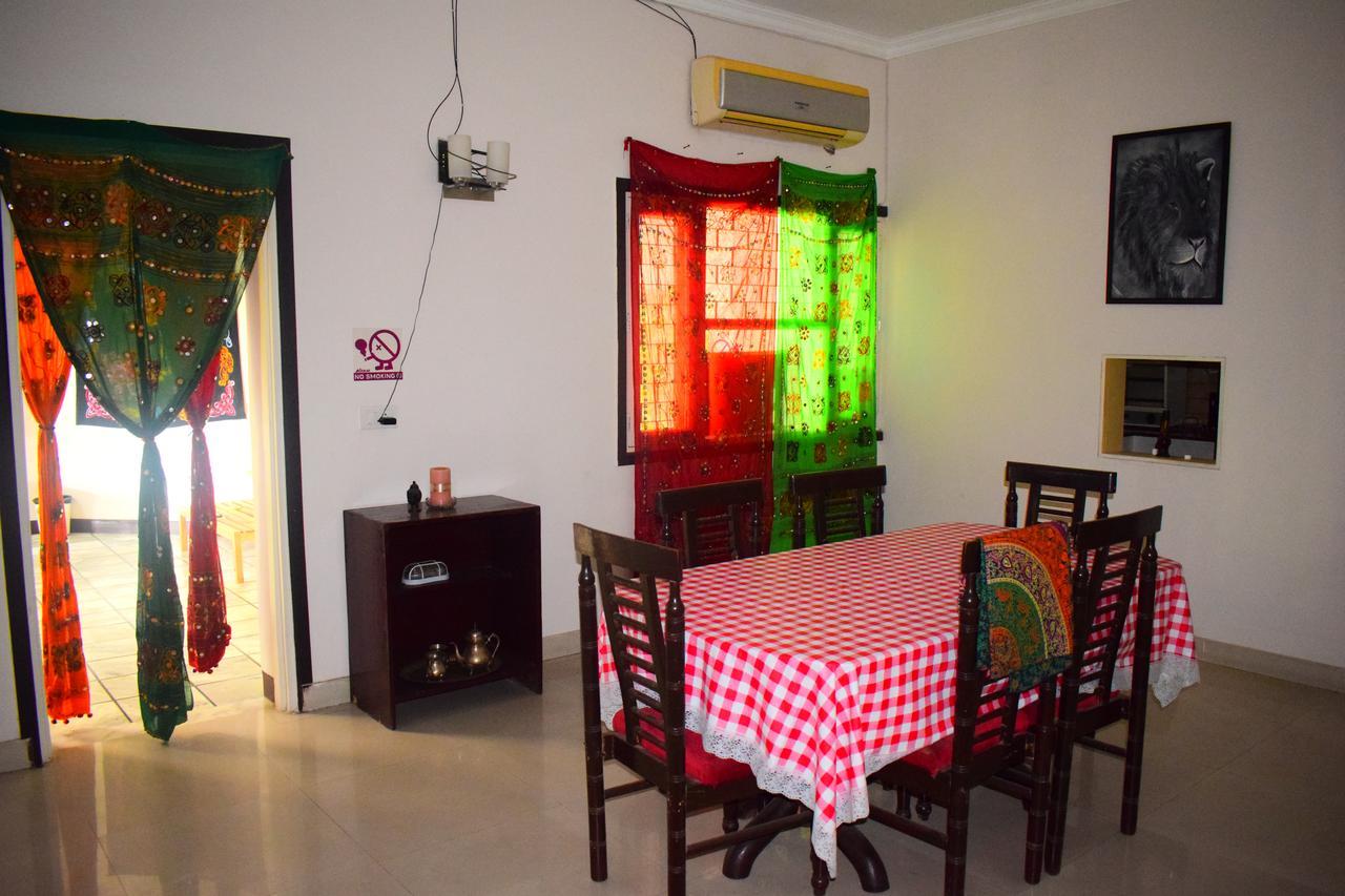 Roots Hostel Yeni Delhi Dış mekan fotoğraf