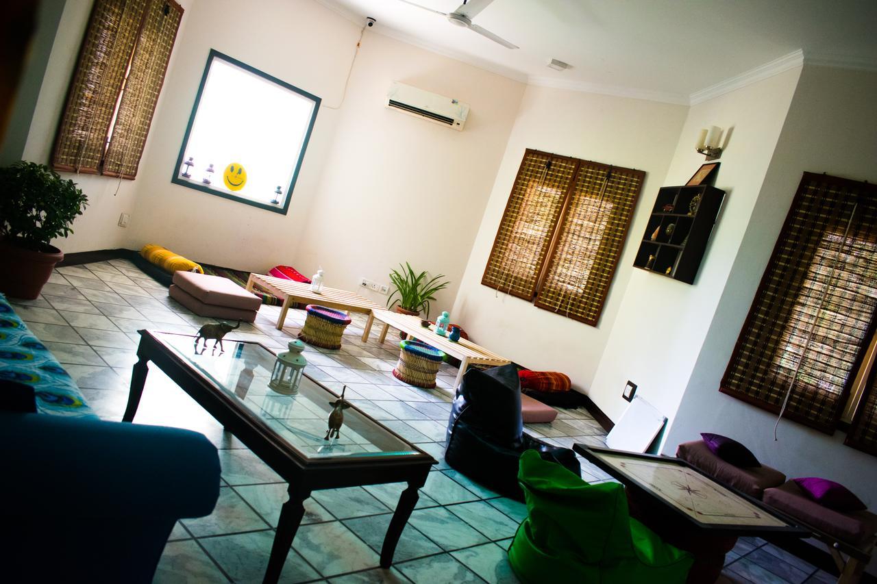 Roots Hostel Yeni Delhi Dış mekan fotoğraf