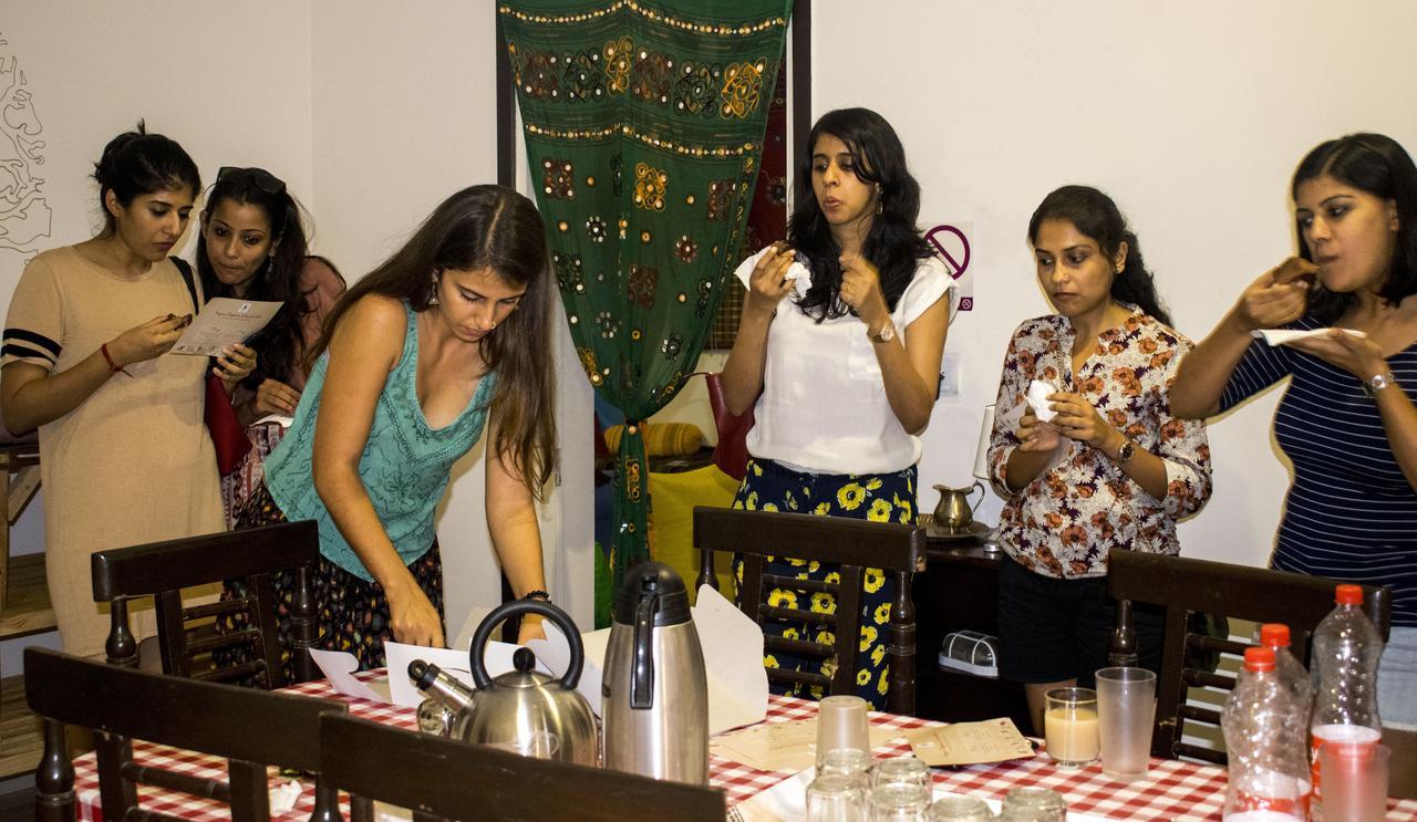 Roots Hostel Yeni Delhi Dış mekan fotoğraf