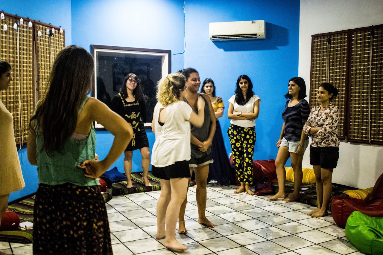Roots Hostel Yeni Delhi Dış mekan fotoğraf