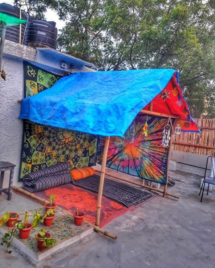 Roots Hostel Yeni Delhi Dış mekan fotoğraf