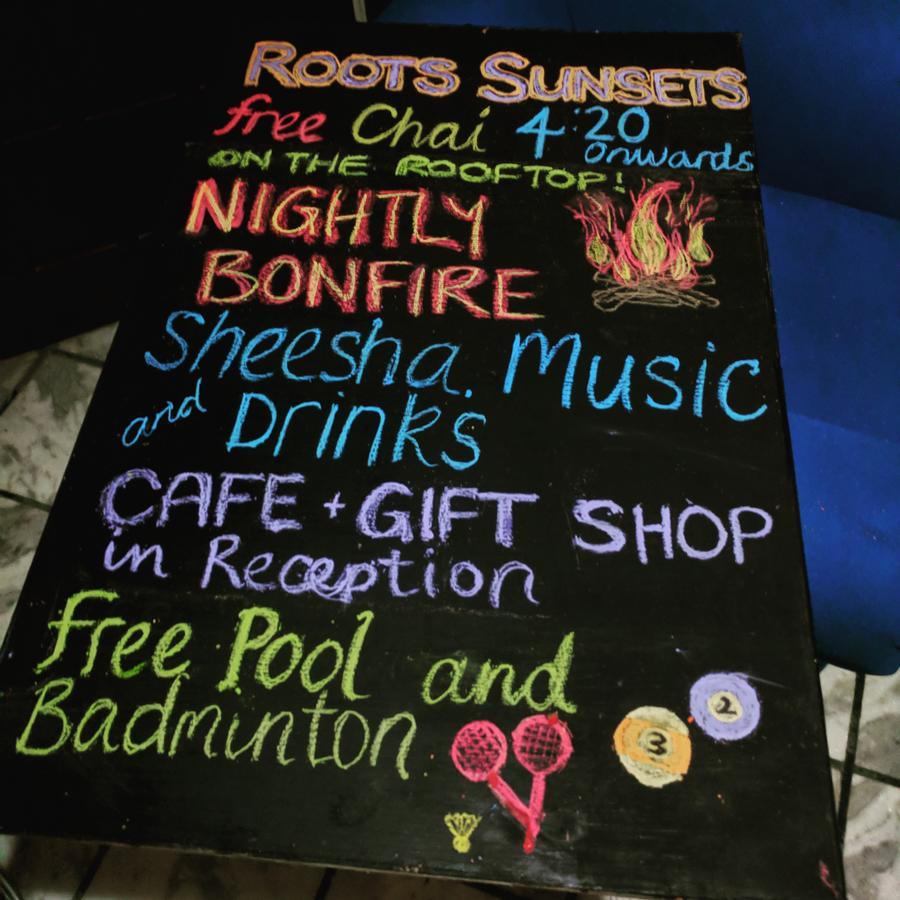 Roots Hostel Yeni Delhi Dış mekan fotoğraf